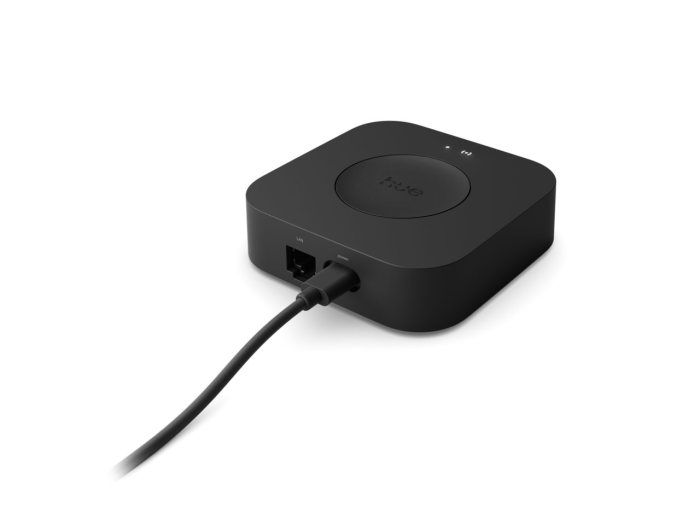 Philips Hue Bridge Pro lässt sich per WLAN mit dem Router verbinden. (Bild: Signify)